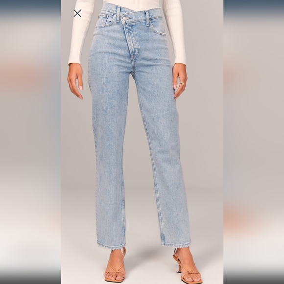 Abercrombie Fitch - Picture 2 of 3